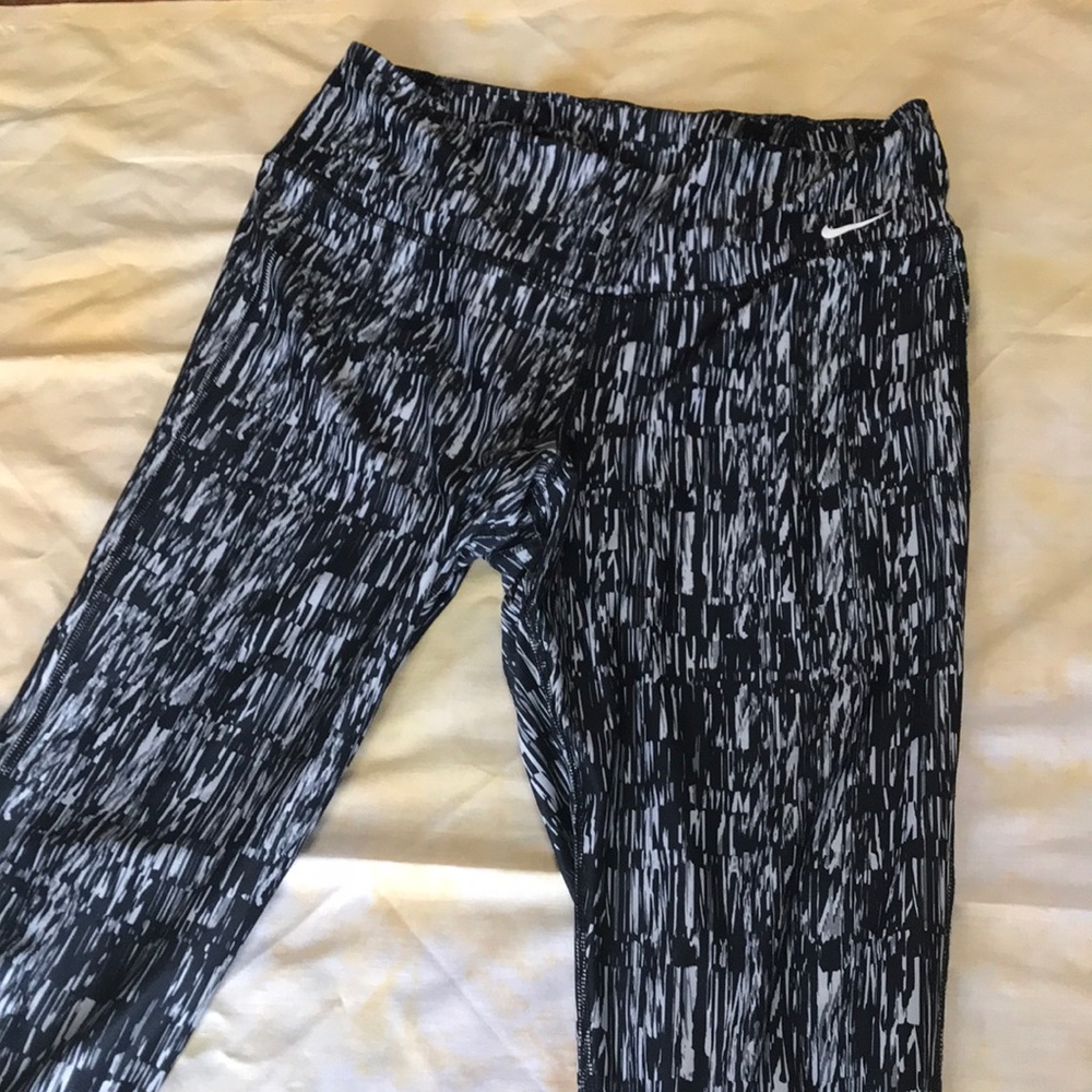 High waisted cropped Nike leggings